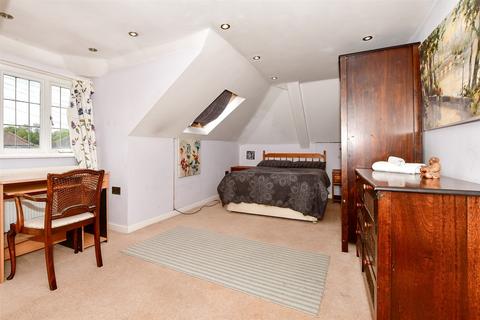5 bedroom chalet for sale, Bradstow Way, Broadstairs, Kent