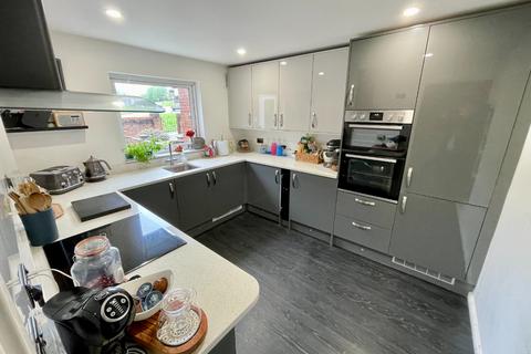 4 bedroom terraced house for sale, Bramingham Road, Luton, Bedfordshire, LU3 2SW