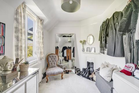 29 Hogarth Hill, London, NW11 6AY
