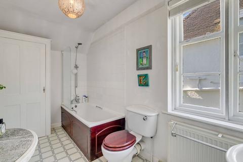 29 Hogarth Hill, London, NW11 6AY