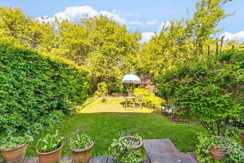 29 Hogarth Hill, London, NW11 6AY