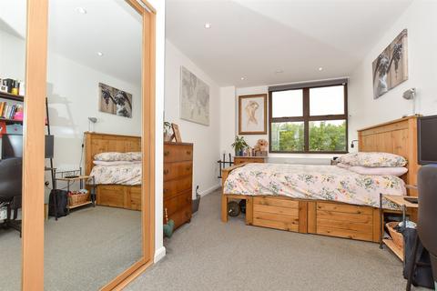 2 bedroom flat for sale, Wraik Hill, Whitstable, Kent