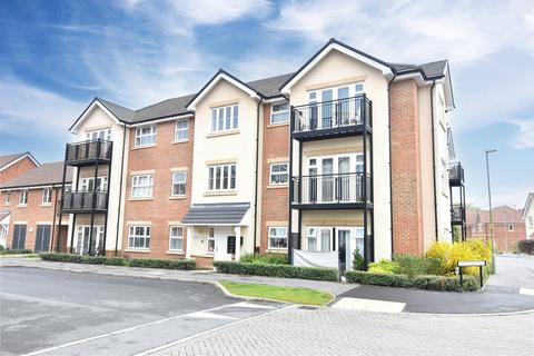 1 bedroom apartment for sale, Pipit House, Hurst Avenue, Blackwater, Camberley, GU17
