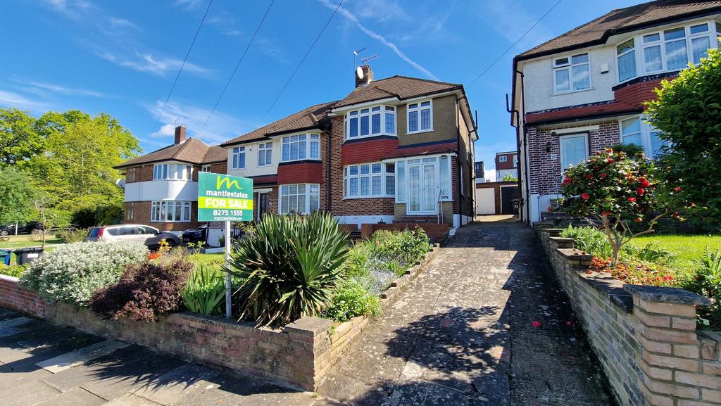 Brookside South, East... 3 bed semidetached house £675,000