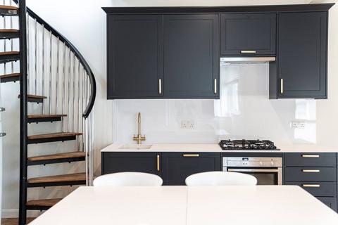 88a Orbain Road, London, SW6 7JY