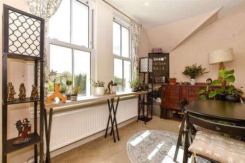Flat 3, 12 Egmont Road, Sutton, SM2 5JN