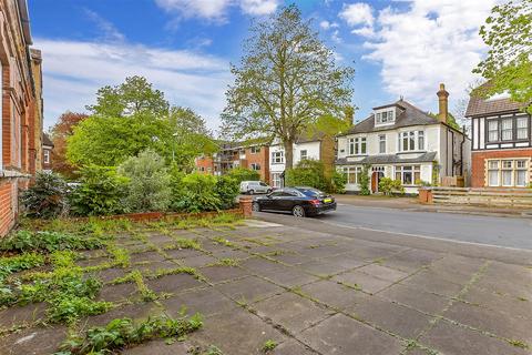 Flat 3, 12 Egmont Road, Sutton, SM2 5JN