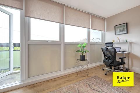 1 bedroom flat for sale, Baywood Square, Chigwell IG7