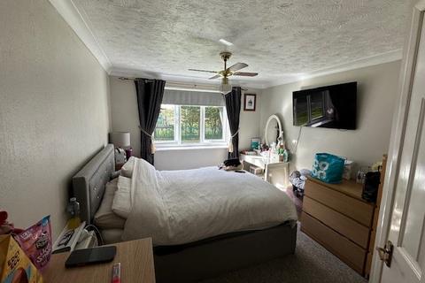 2 bedroom flat for sale, TARN HOWES CLOSE, THATCHAM RG19