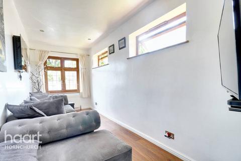 1 Warriner Avenue, Hornchurch, RM12 4LH