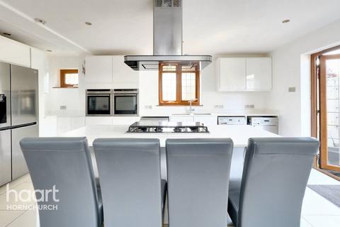 1 Warriner Avenue, Hornchurch, RM12 4LH