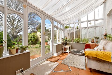 4 bedroom end of terrace house for sale, Staplers Road, Newport, Isle of Wight