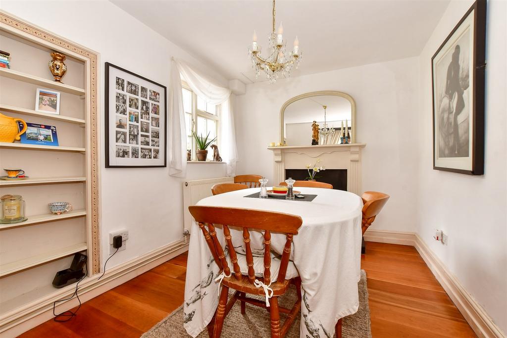 Staplers Road, Newport, Isle of Wight 4 bed end of terrace house for sale £250,000