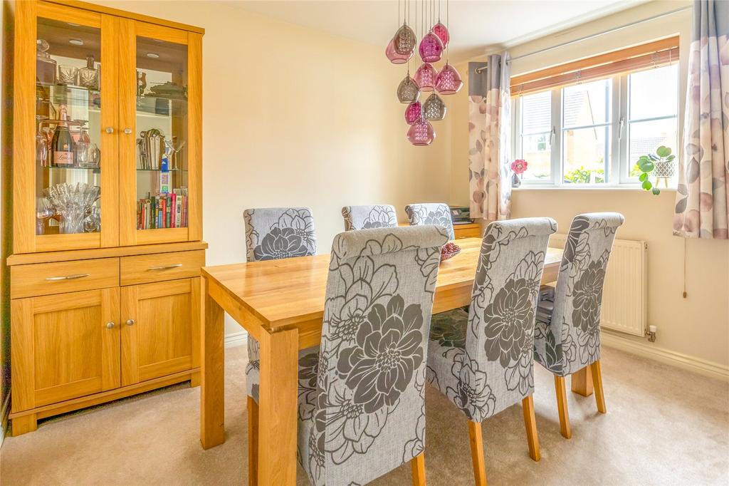 Hatch Road, Swindon SN3 3 bed terraced house for sale £285,000