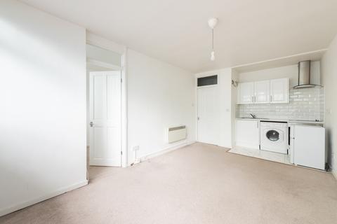 Studio to rent, Haverstock Hill, London, NW3