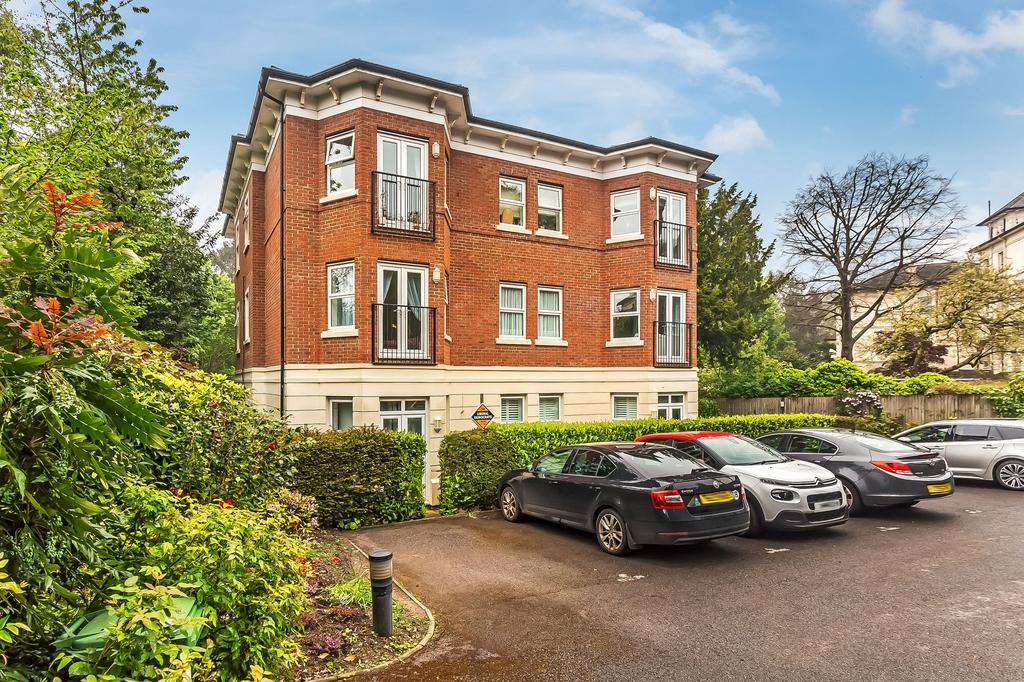 Ferndale, Tunbridge Wells, TN2 2 bed apartment for sale £300,000