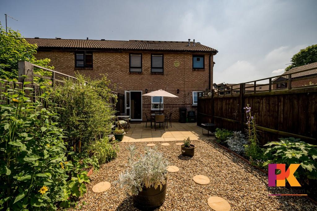 Hellyer Way, Bourne End SL8 Studio £875 pcm (£202 pw)