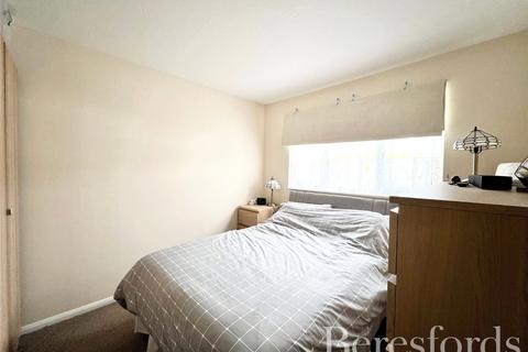 1 bedroom apartment for sale, Berry Close, Hornchurch, RM12