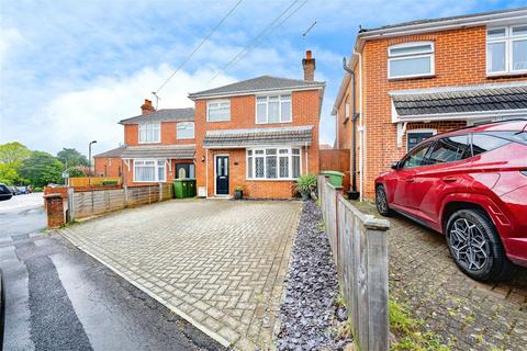 3 bedroom detached house for sale, Dimond Road, Southampton SO18