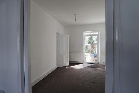 3 bedroom terraced house to rent, King Edward Road, Abington, Northampton, NN1