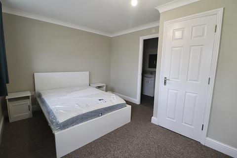 4 bedroom semi-detached house to rent, Auctioneers Way, Southbridge, Northampton, NN1
