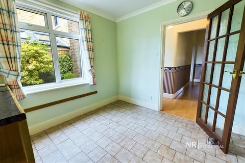 95 Chessington Road, Ewell, Epsom, KT19 9XB