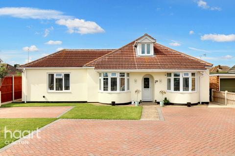 4 bedroom chalet for sale, Burrs Road, Clacton-On-Sea