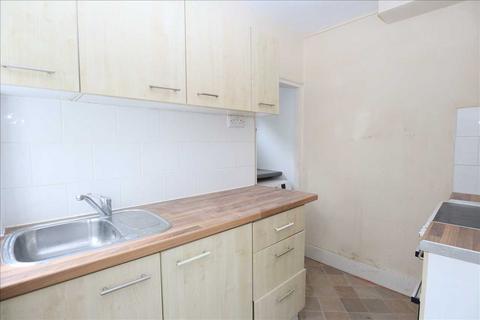 2 bedroom terraced house to rent, Chipstead Valley Road