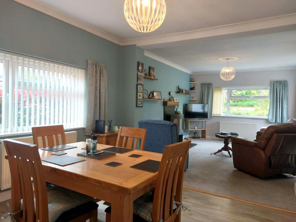Purton Road, Swindon SN2 3 bed detached bungalow for sale £399,995
