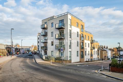 2 bedroom apartment to rent, Perry Vale Forest SE23