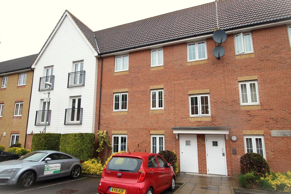 Bromley Close, East Road, Harlow CM20 2 bed apartment £1,400 pcm (£