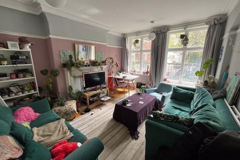 3 bedroom apartment to rent, North Grange Mount, Leeds