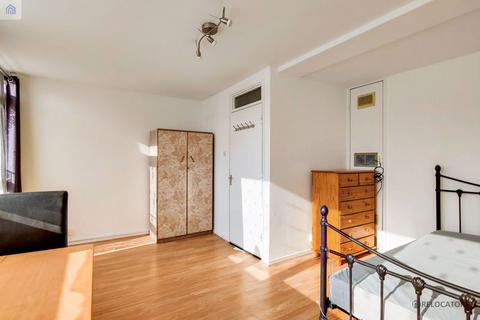 3 bedroom apartment to rent, White Horse Lane, Stepney E1