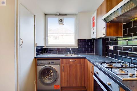 3 bedroom apartment to rent, White Horse Lane, Stepney E1