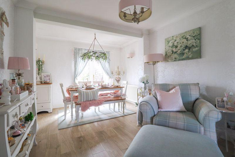 Living Room/Dining