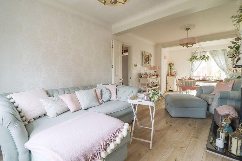 Living Room/Dining