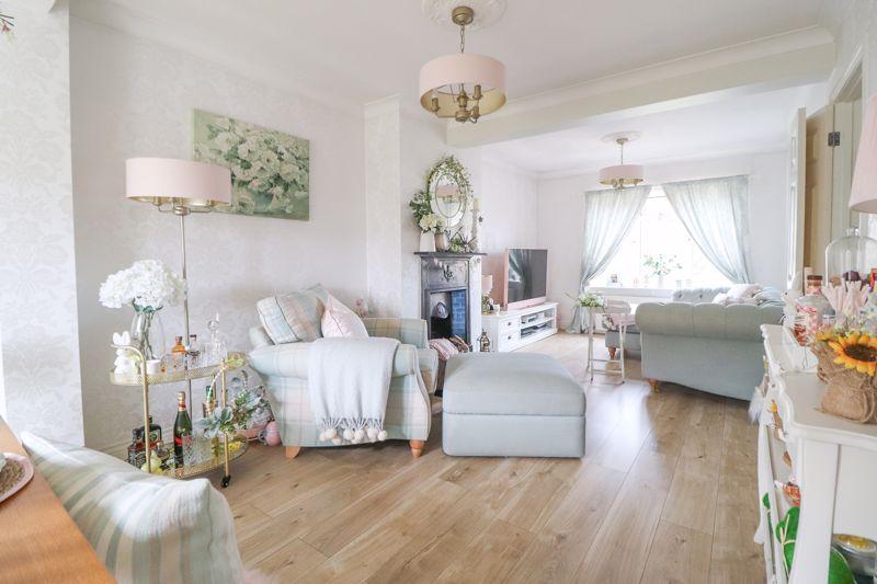 Living Room/Dining