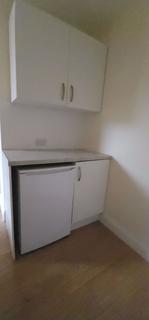 Property to rent, High Road Finchley N12