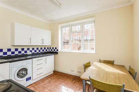2 bedroom flat to rent, Queen Street, Portsmouth