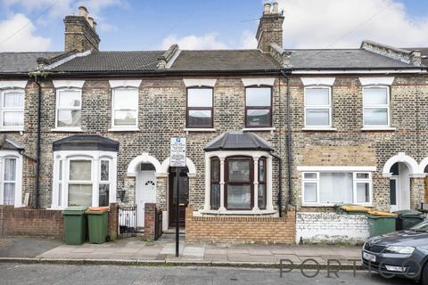 4 bedroom terraced house to rent, Louise Road | Stratford | E15
