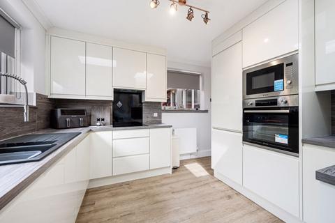 10 Ash Grove, Standish, Wigan, WN6 0DZ