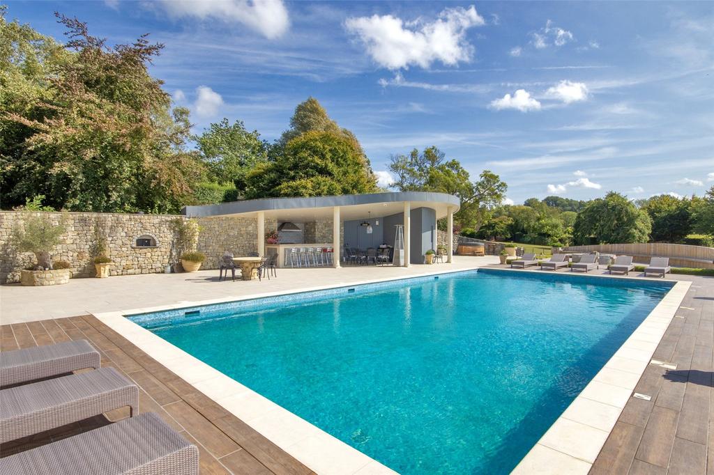 Pool & Pool House