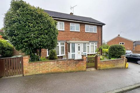 4 bedroom end of terrace house to rent, Churchfield Road, Houghton Regis, Beds, LU5 5HN
