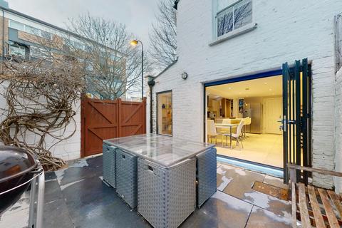 4 bedroom end of terrace house for sale, Fabian Road, London SW6