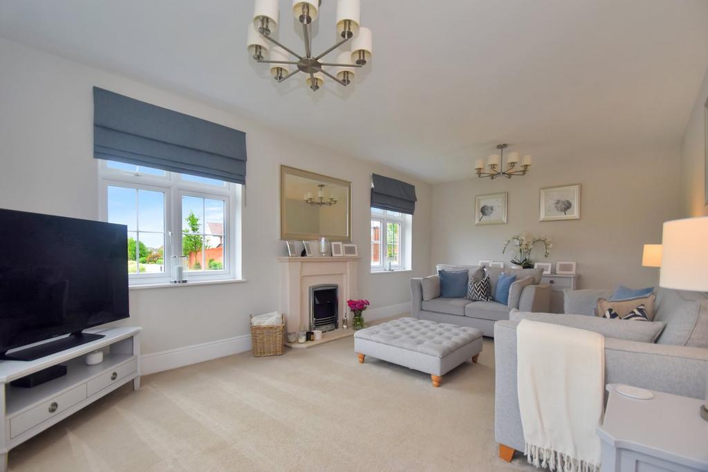 Bramling Way, Rainham, Gillingham, ME8 4 bed detached house £525,000