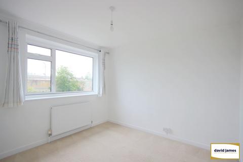 12 Barham Close, Bromley, BR2 8LU
