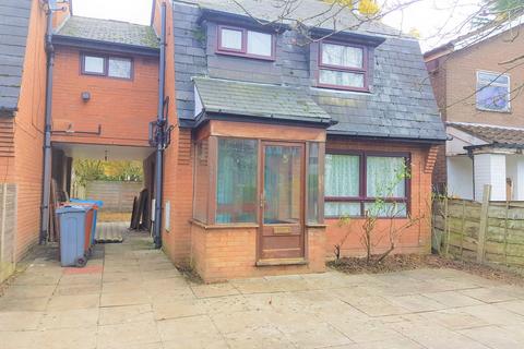 4 bedroom detached house to rent, College Road, Manchester