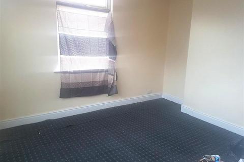 2 bedroom semi-detached house to rent, Jetson Street, Manchester