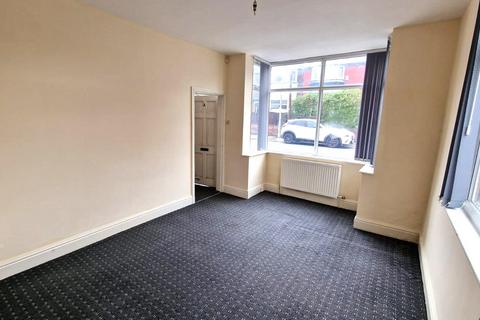2 bedroom end of terrace house to rent, Jetson Street, Manchester