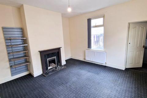 2 bedroom end of terrace house to rent, Jetson Street, Manchester
